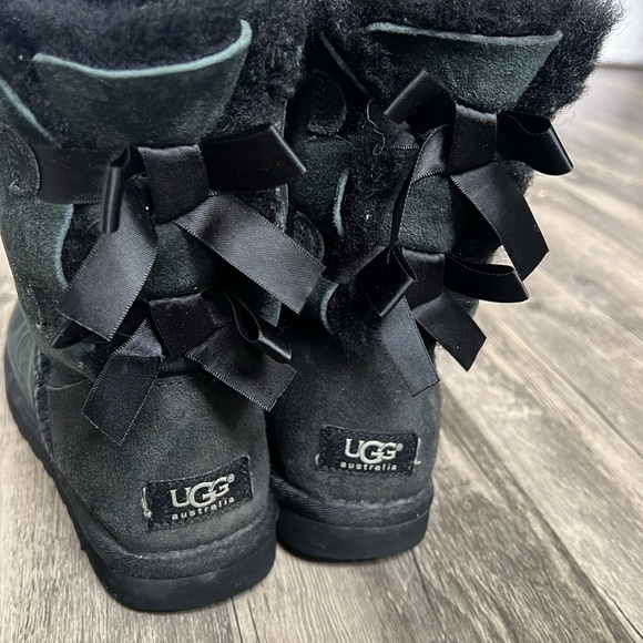Ugg boots size 6 Bailey bow - Picture 4 of 6